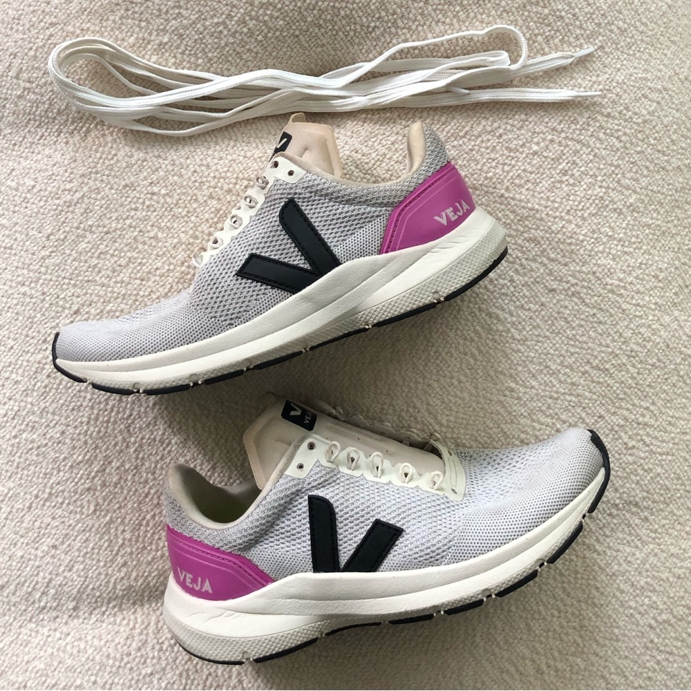 Veja Cream and Black Sneakers Modern Athletic Design - Picture 5 of 12